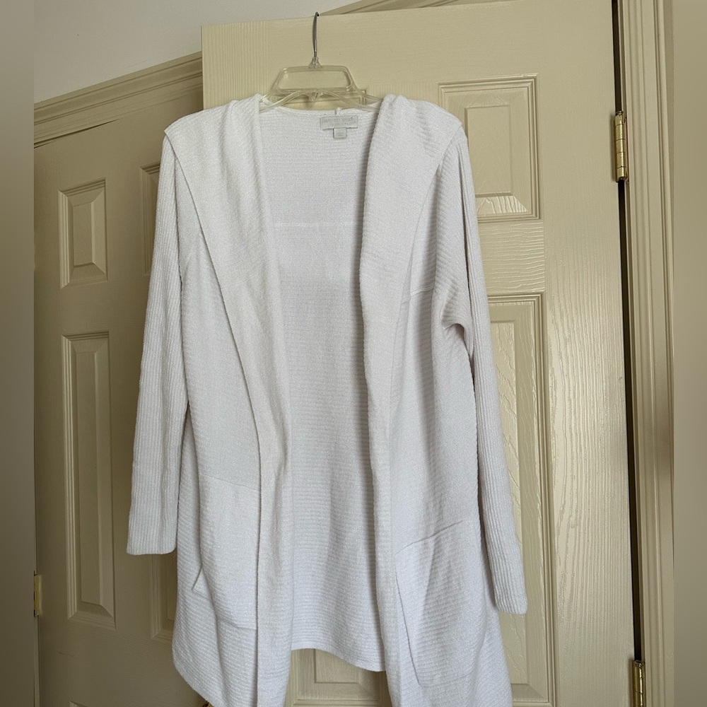 Barefoot Dreams white ultra lite hooded cardigan Size L. Like new EEUC